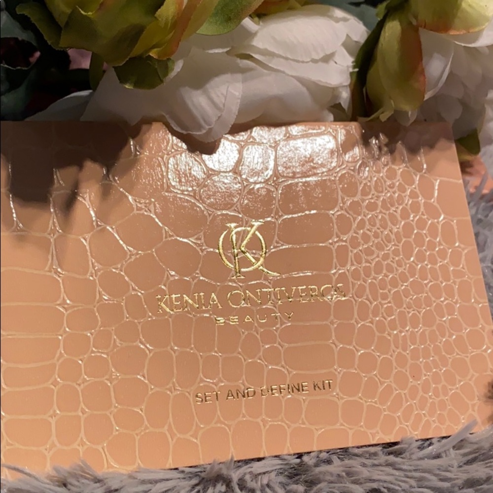 NIB Kenia Ontiveros beauty set and define kit